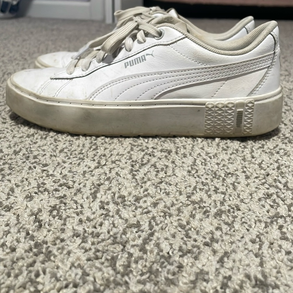 White puma sneakers